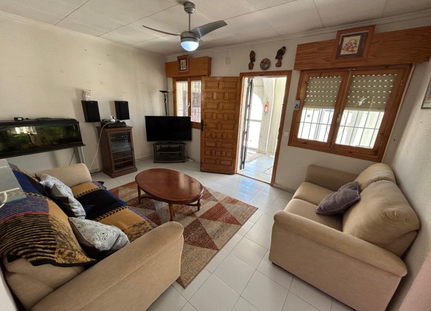 Resale - Villa - Torrevieja - El Chaparral