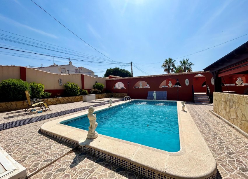 Resale - Villa - Torrevieja - El Chaparral