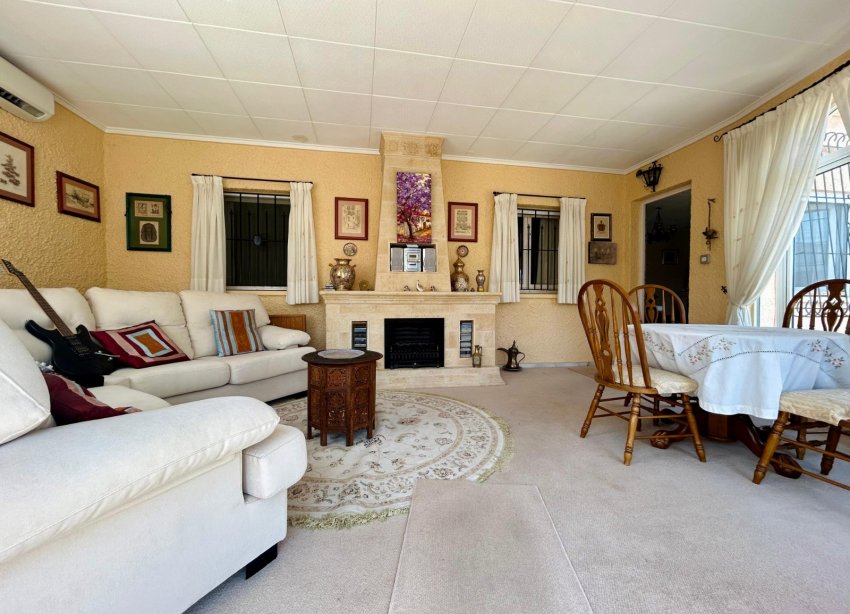 Resale - Villa - Torrevieja - El Chaparral