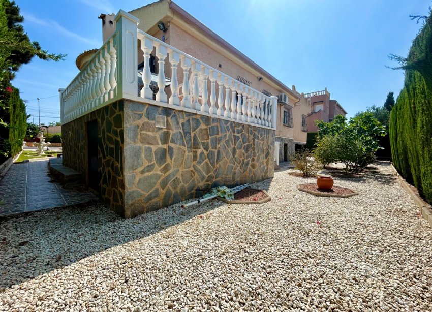 Resale - Villa - Torrevieja - El Chaparral