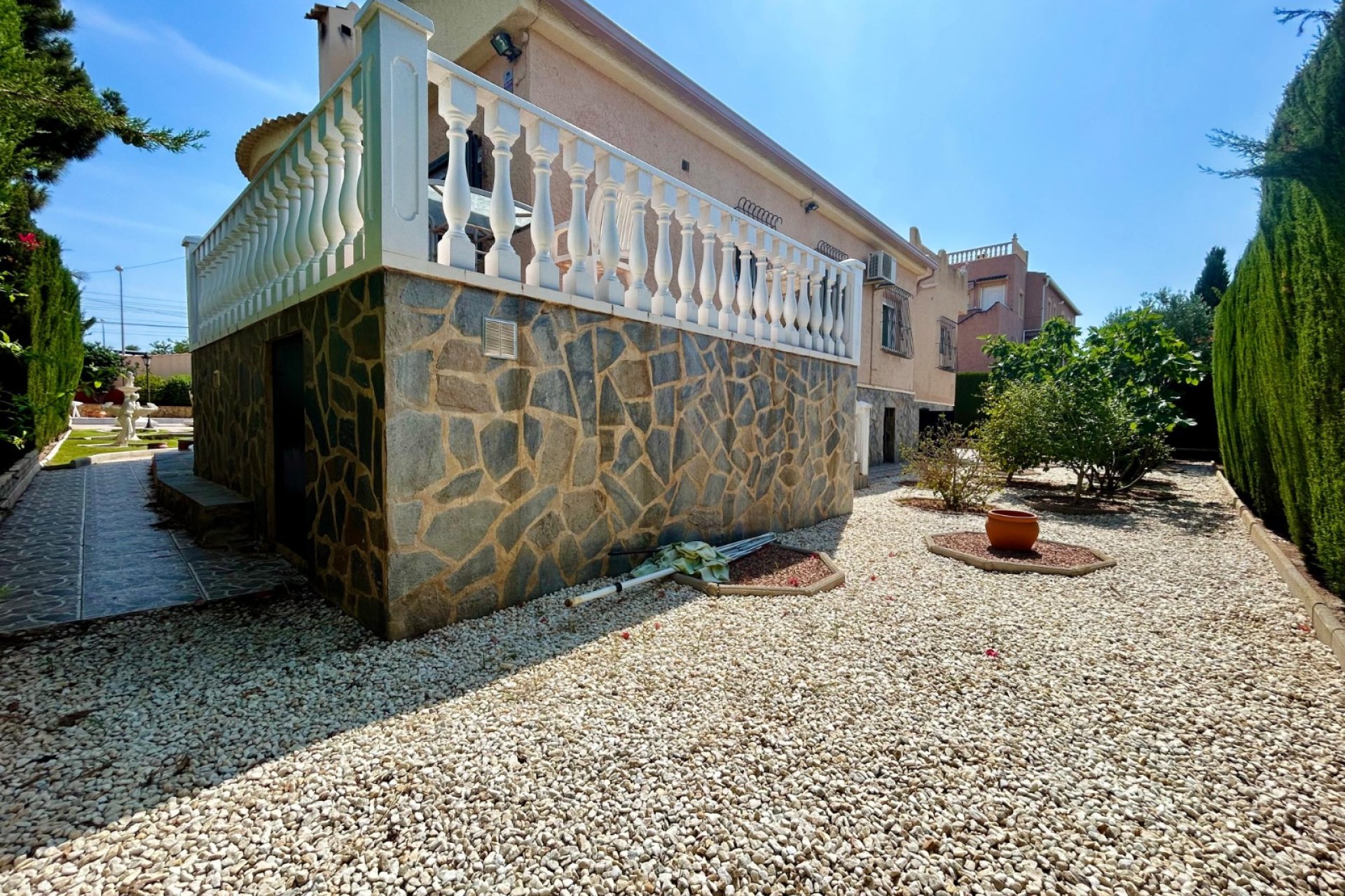 Resale - Villa - Torrevieja - El Chaparral