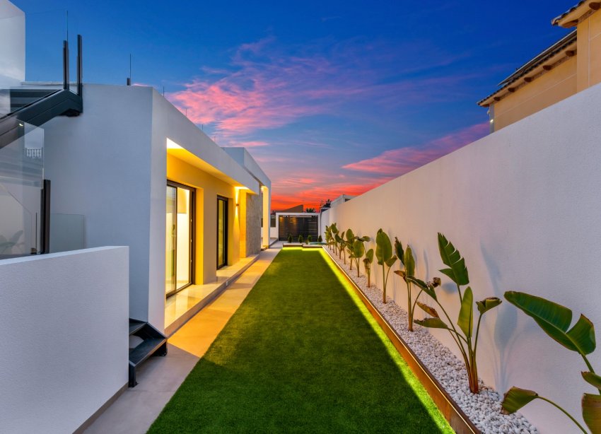 Resale - Villa - Torrevieja - El Chaparral