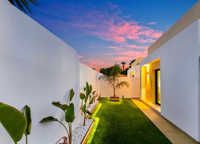 Resale - Villa - Torrevieja - El Chaparral