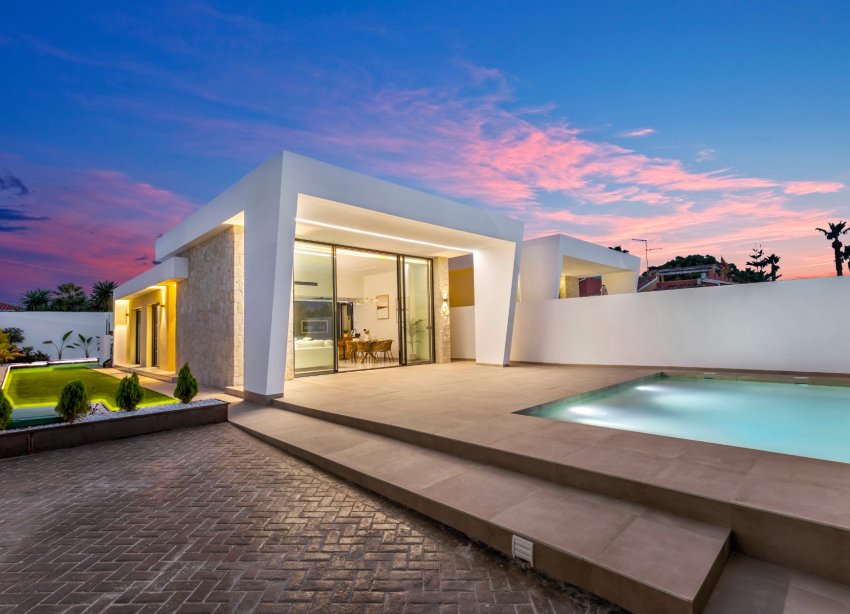 Resale - Villa - Torrevieja - El Chaparral