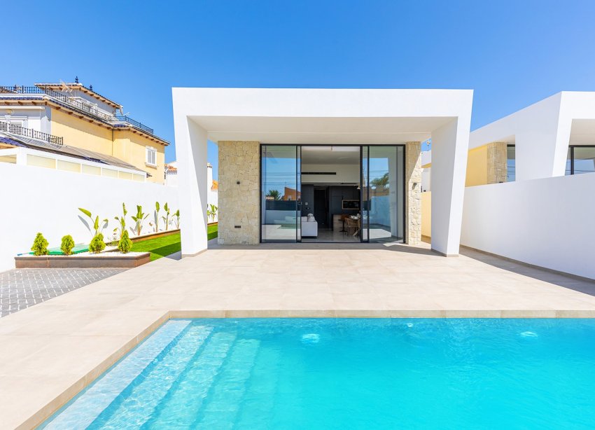 Resale - Villa - Torrevieja - El Chaparral