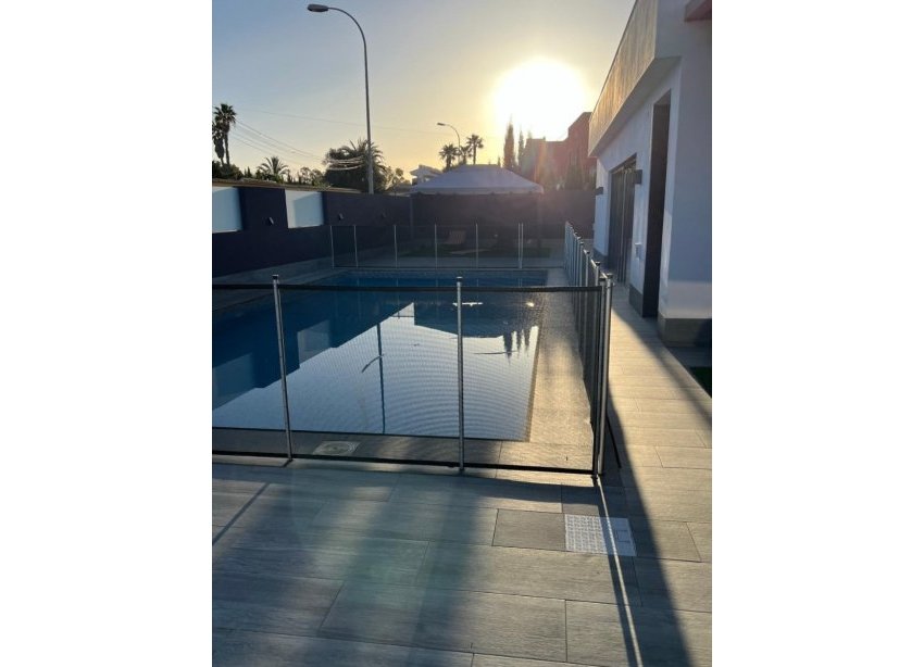 Resale - Villa - Torrevieja - El Chaparral