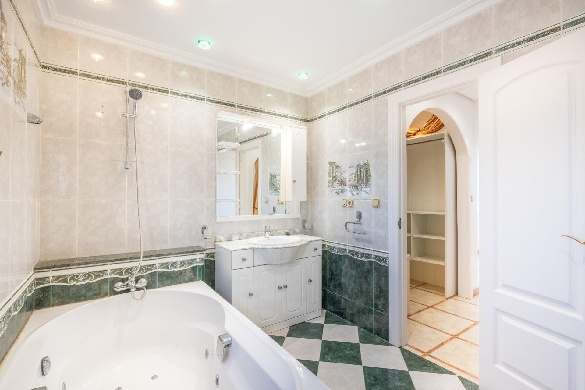 Resale - Villa - Torrevieja - El chaparral