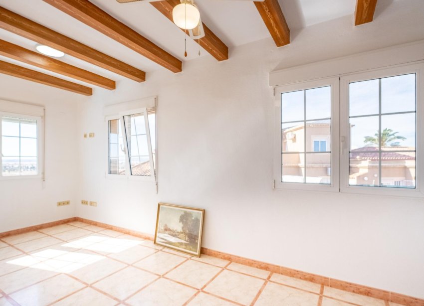 Resale - Villa - Torrevieja - El chaparral