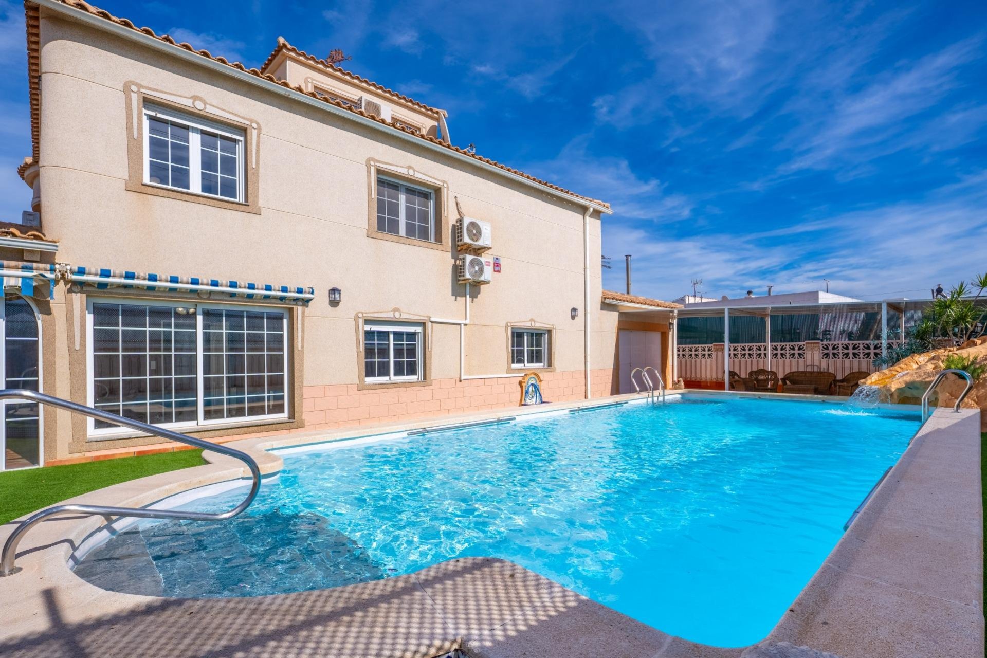 Resale - Villa - Torrevieja - El chaparral