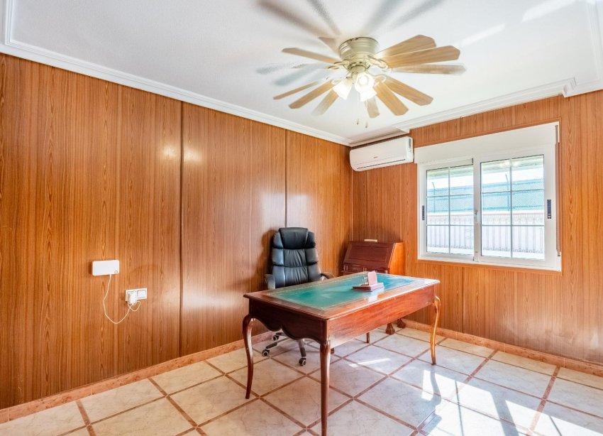 Resale - Villa - Torrevieja - El Chaparral