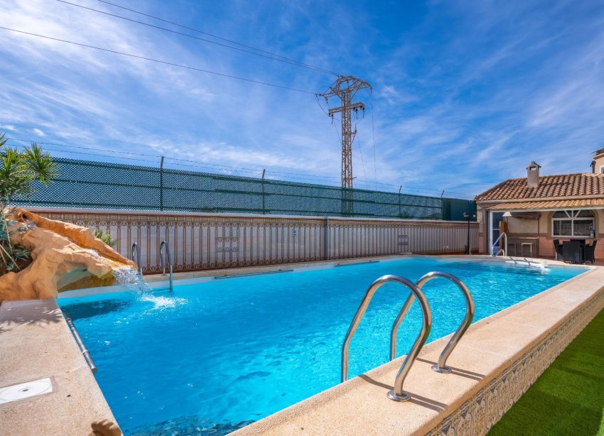 Resale - Villa - Torrevieja - El Chaparral