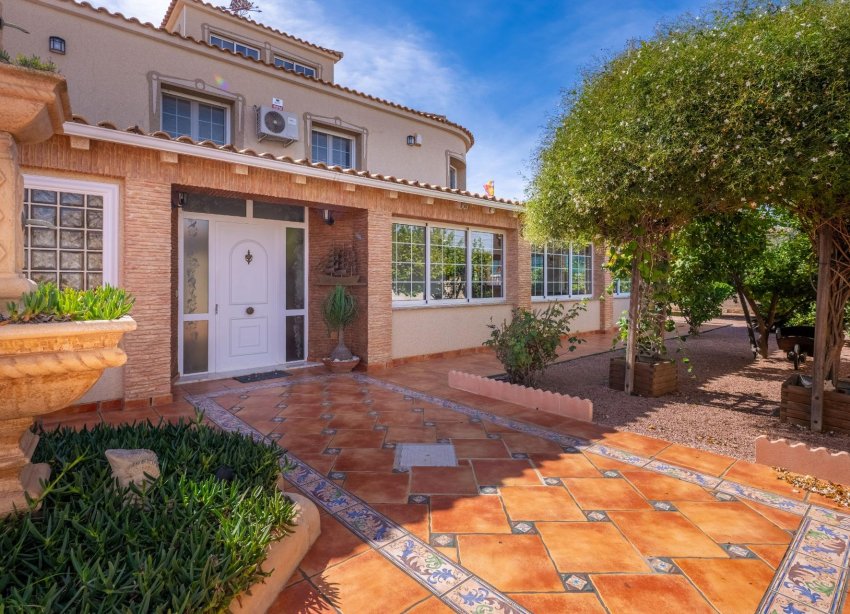 Resale - Villa - Torrevieja - El Chaparral