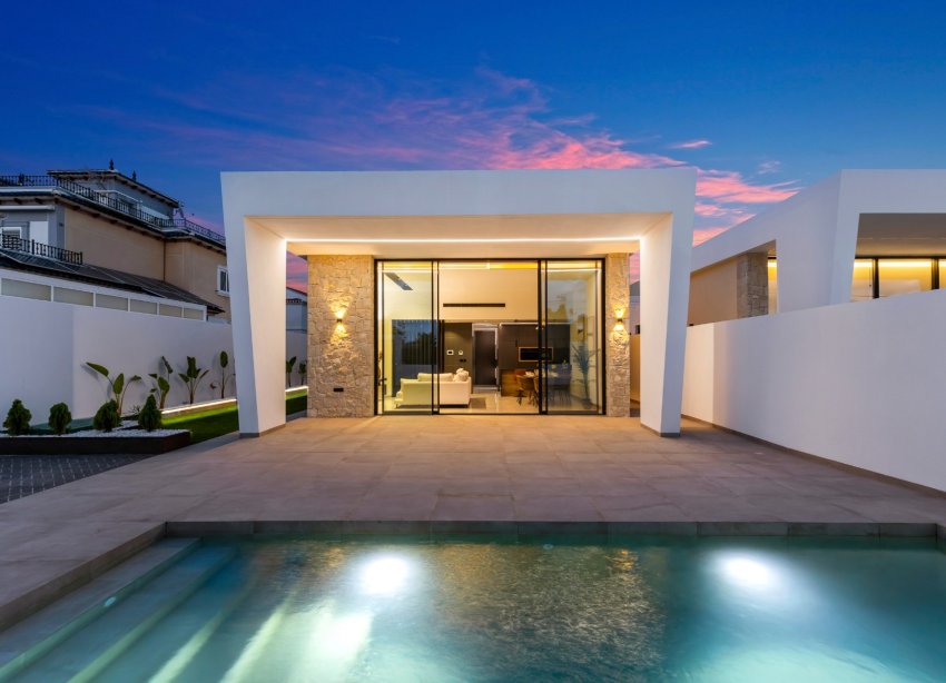Resale - Villa - Torrevieja - El Chaparral