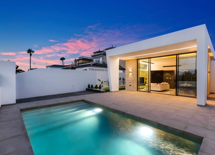 Resale - Villa - Torrevieja - El Chaparral
