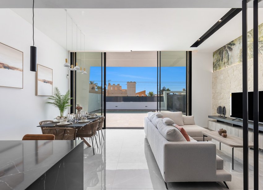 Resale - Villa - Torrevieja - El Chaparral