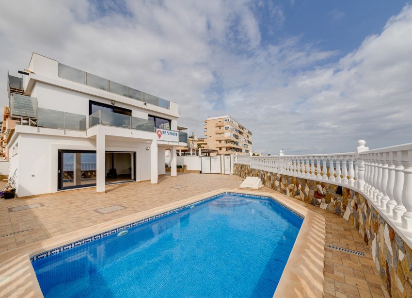 Resale - Villa - Torrevieja - La Mata