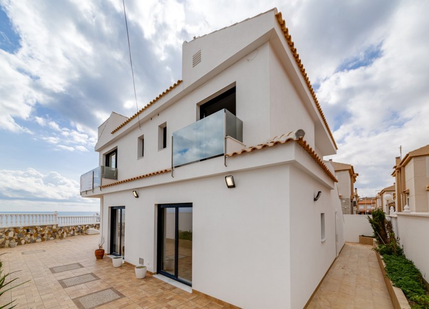 Resale - Villa - Torrevieja - La Mata