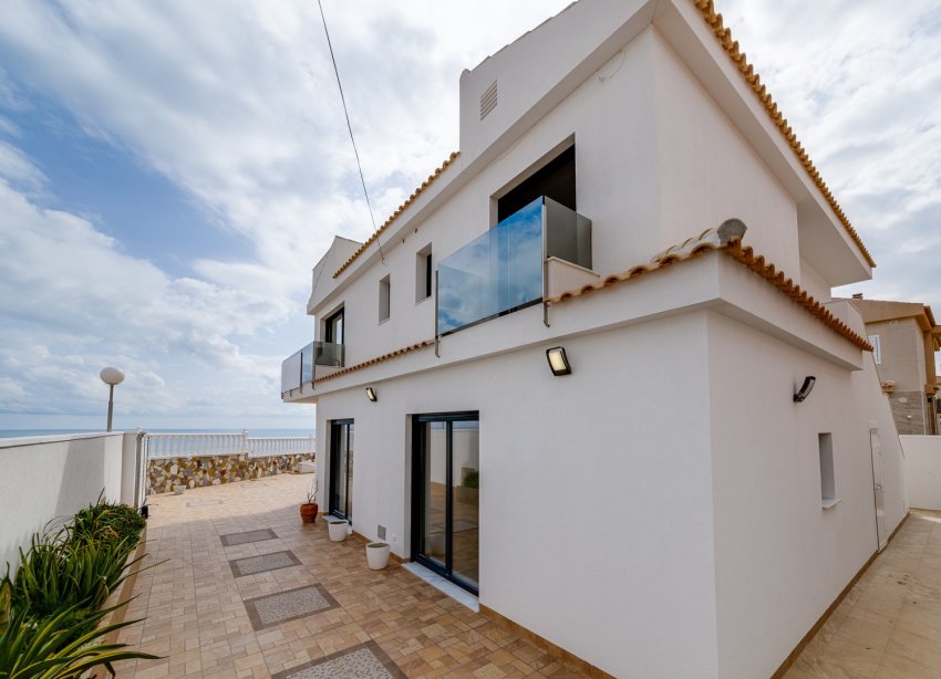 Resale - Villa - Torrevieja - La Mata