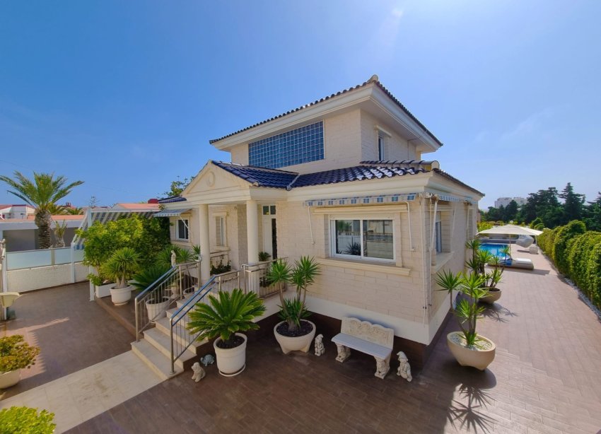 Resale - Villa - Torrevieja - La Mata