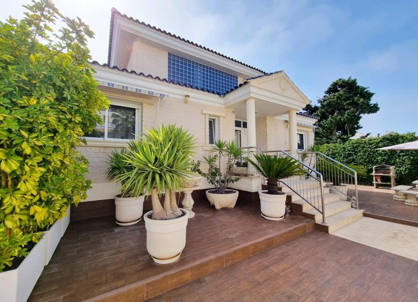 Resale - Villa - Torrevieja - La Mata