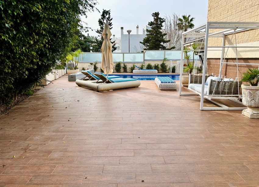 Resale - Villa - Torrevieja - La Mata