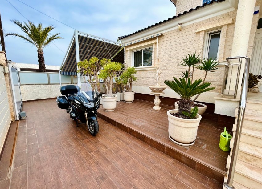 Resale - Villa - Torrevieja - La Mata