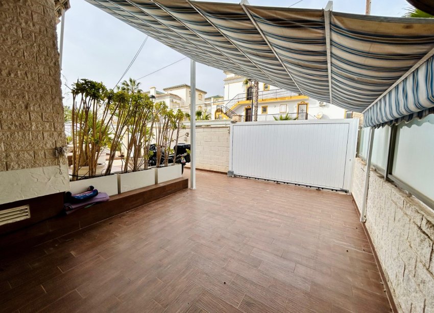 Resale - Villa - Torrevieja - La Mata
