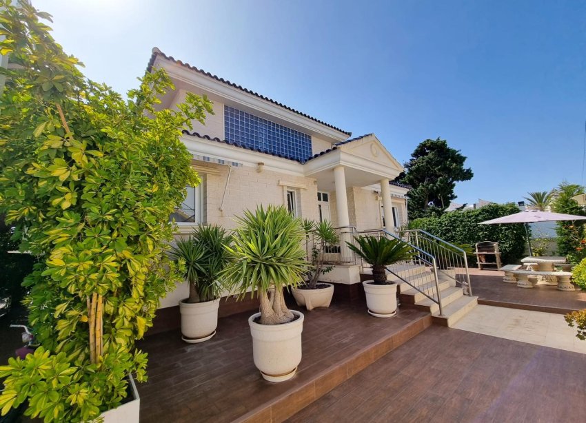 Resale - Villa - Torrevieja - La Mata