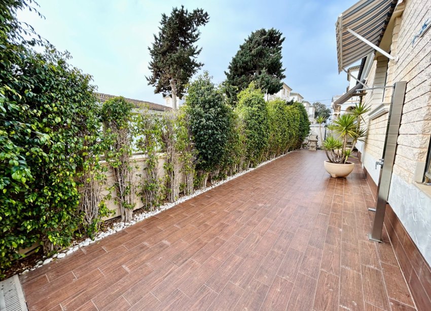 Resale - Villa - Torrevieja - La Mata