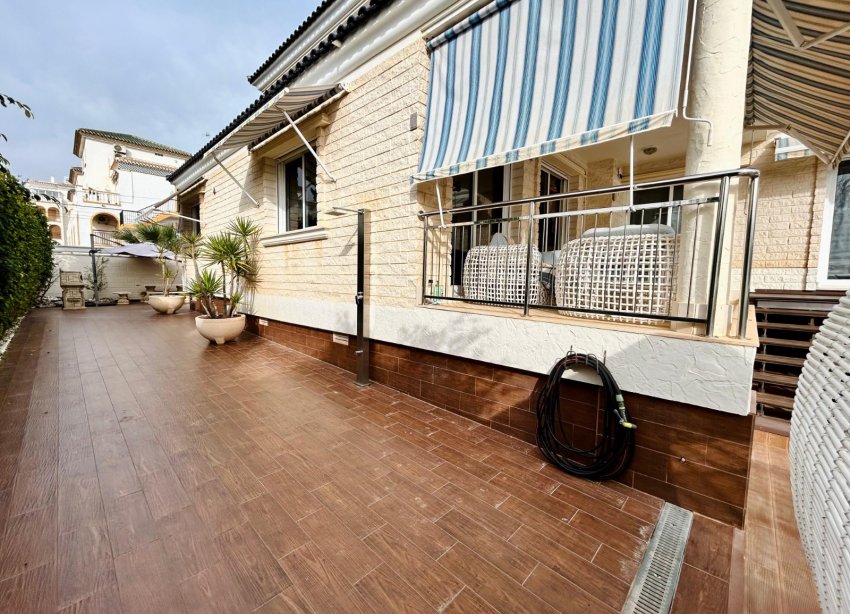 Resale - Villa - Torrevieja - La Mata