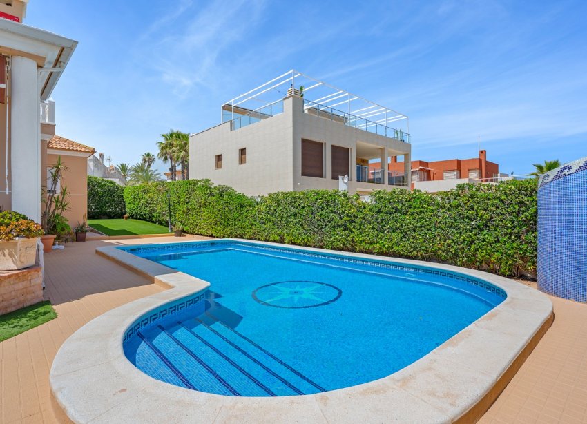 Resale - Villa - Torrevieja - La Mata