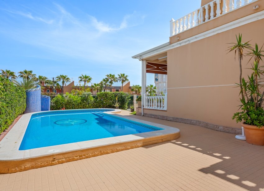 Resale - Villa - Torrevieja - La Mata