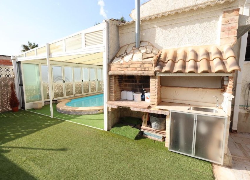 Resale - Villa - Torrevieja - La Siesta - El Salado - Torreta