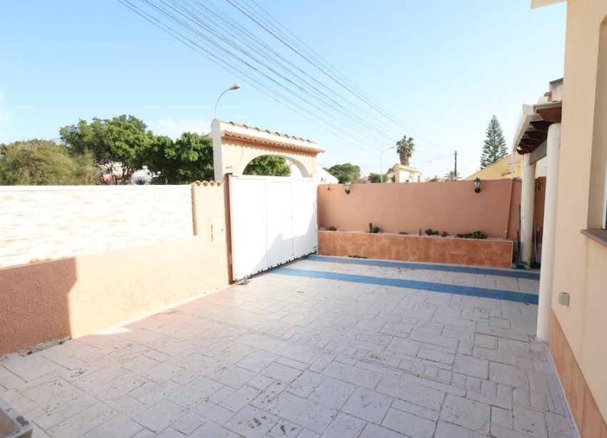 Resale - Villa - Torrevieja - La Siesta - El Salado - Torreta