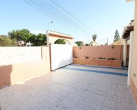 Resale - Villa - Torrevieja - La Siesta - El Salado - Torreta