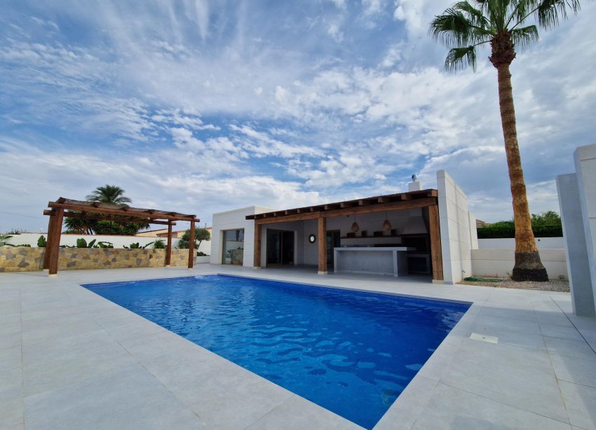 Resale - Villa - Torrevieja - La Siesta - El Salado - Torreta