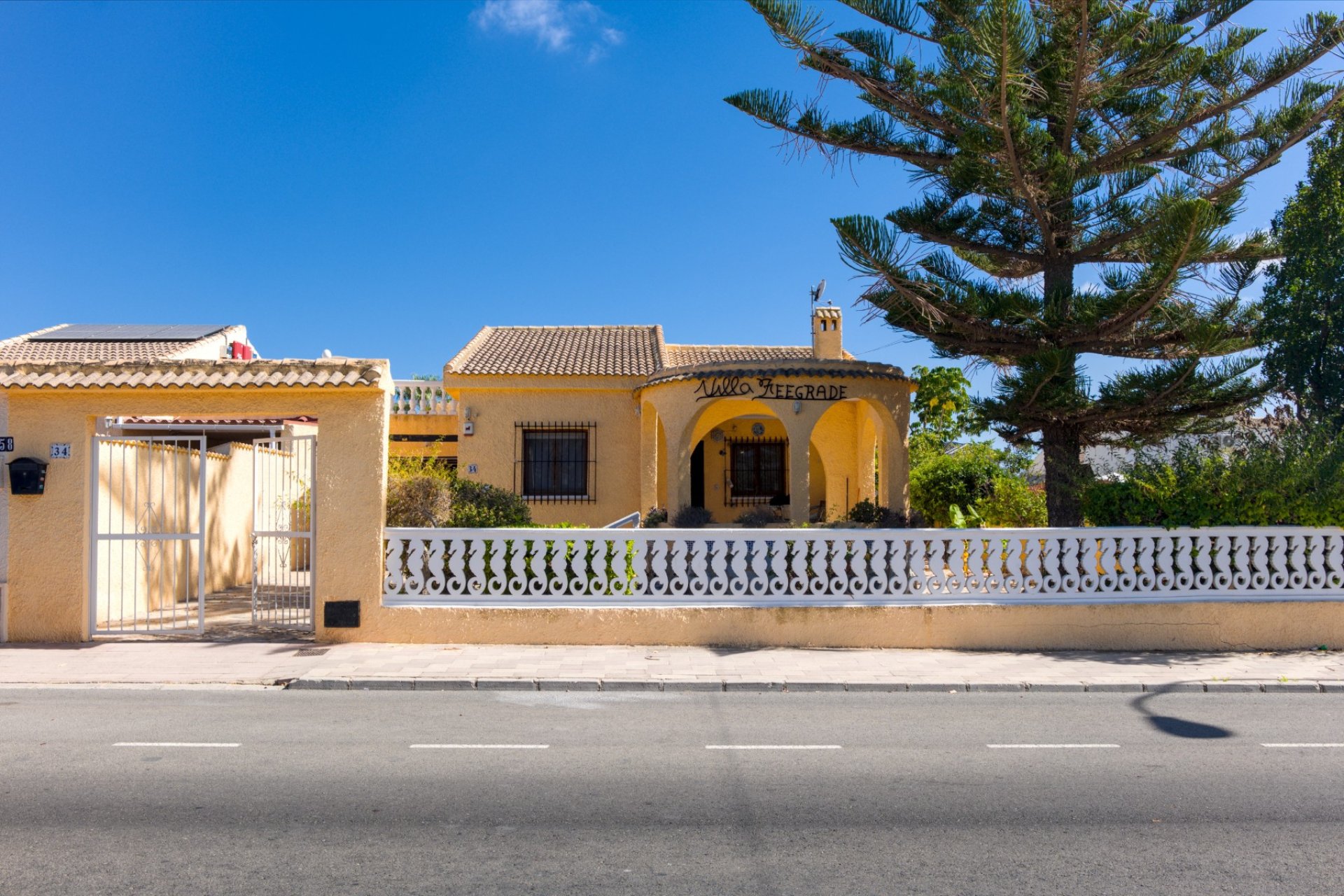 Resale - Villa - Torrevieja - La Siesta