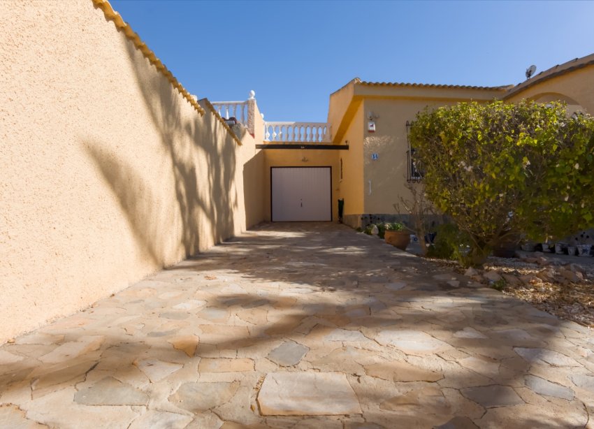 Resale - Villa - Torrevieja - La Siesta