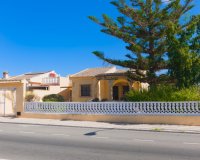 Resale - Villa - Torrevieja - La Siesta