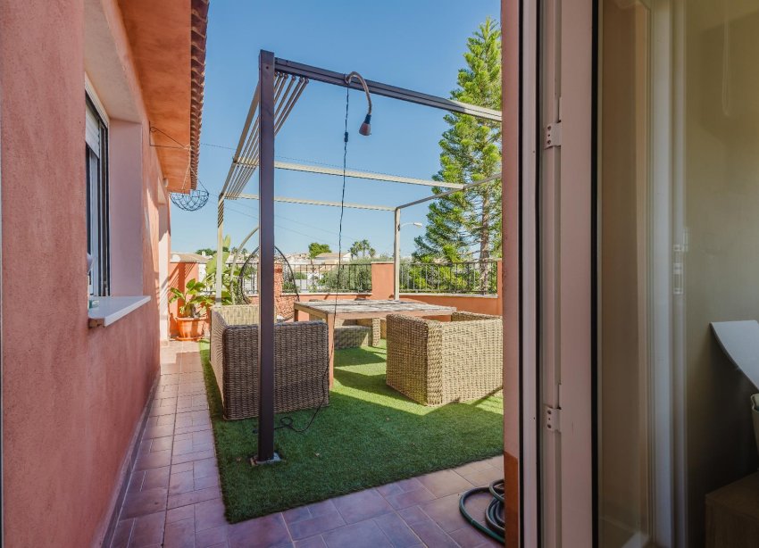 Resale - Villa - Torrevieja - La Siesta