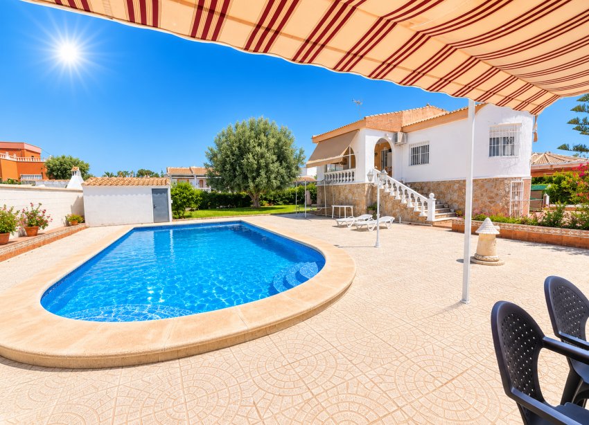 Resale - Villa - Torrevieja - La Siesta