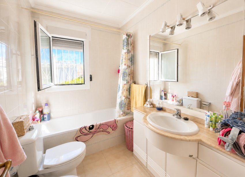 Resale - Villa - Torrevieja - La Siesta