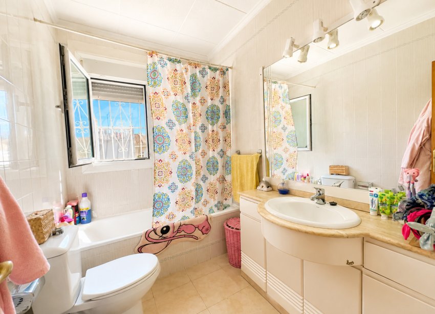 Resale - Villa - Torrevieja - La Siesta