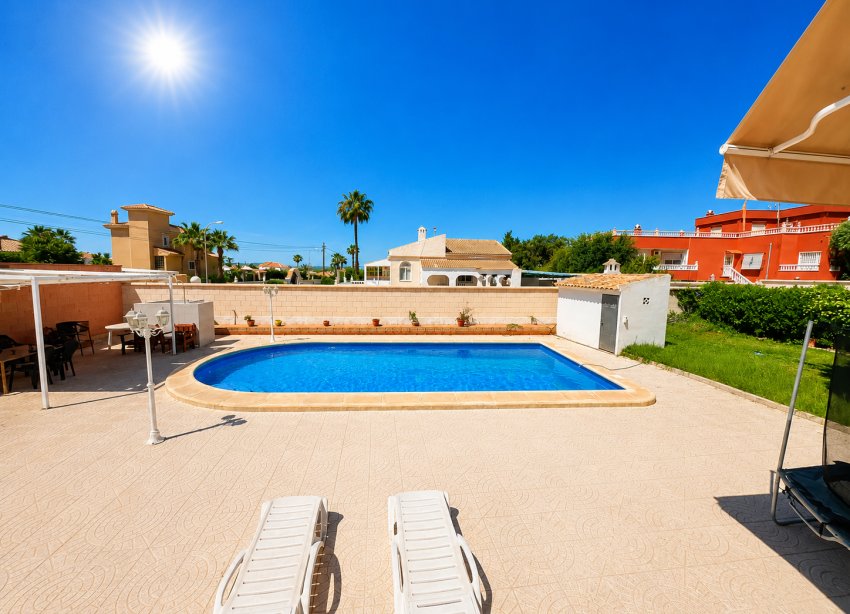 Resale - Villa - Torrevieja - La Siesta