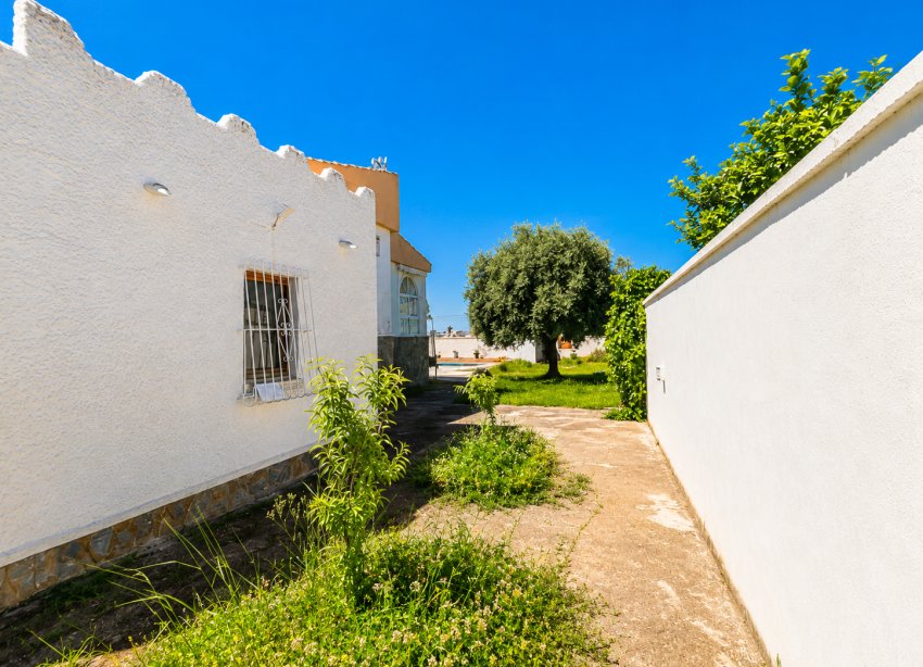 Resale - Villa - Torrevieja - La Siesta