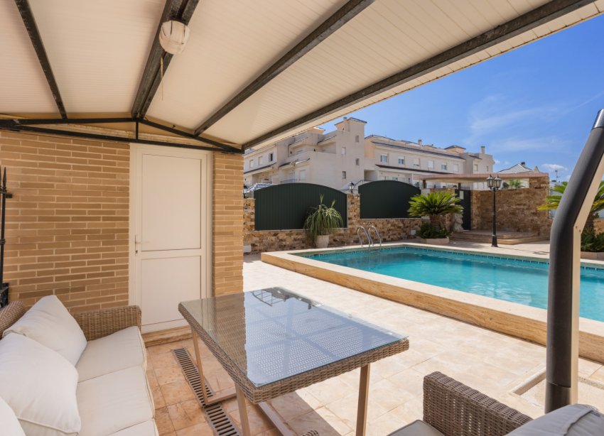 Resale - Villa - Torrevieja - La Veleta