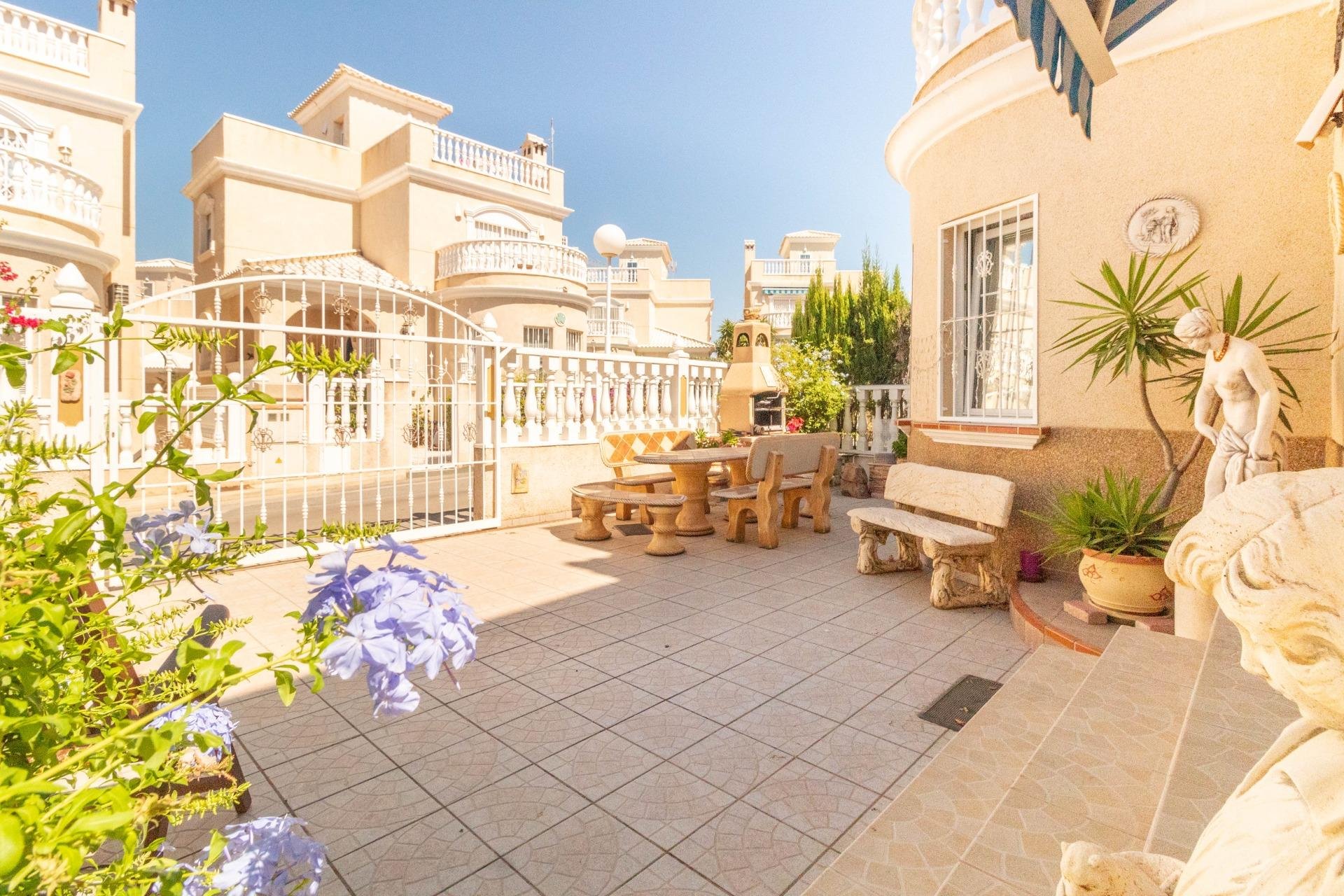 Resale - Villa - Torrevieja - Los altos