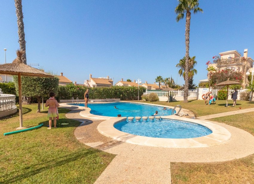 Resale - Villa - Torrevieja - Los altos