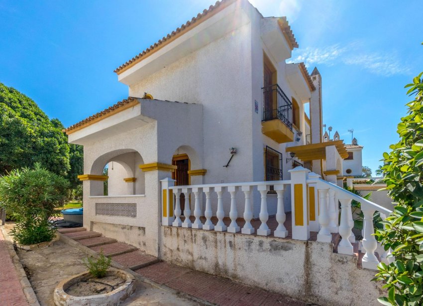 Resale - Villa - Torrevieja - Los altos