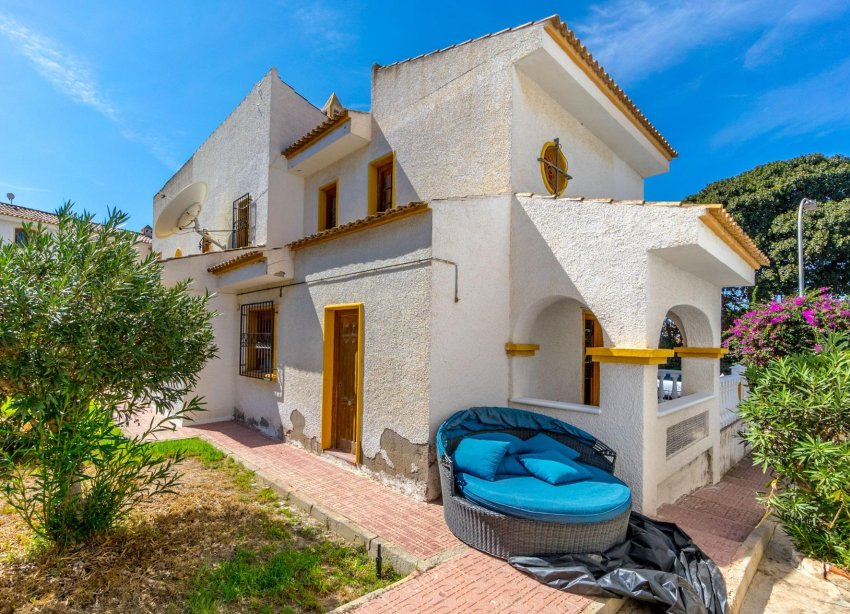 Resale - Villa - Torrevieja - Los altos